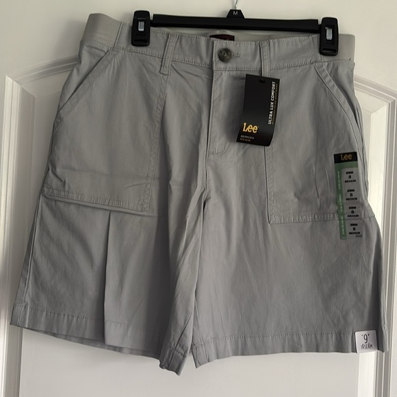 NWT Lee womens Ultra Lux Comfort With Flex-to-go Utility Bermuda Short, gray - Picture 6 of 7